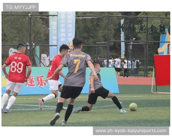 青春足球友谊赛在奔跑中书写热血记忆